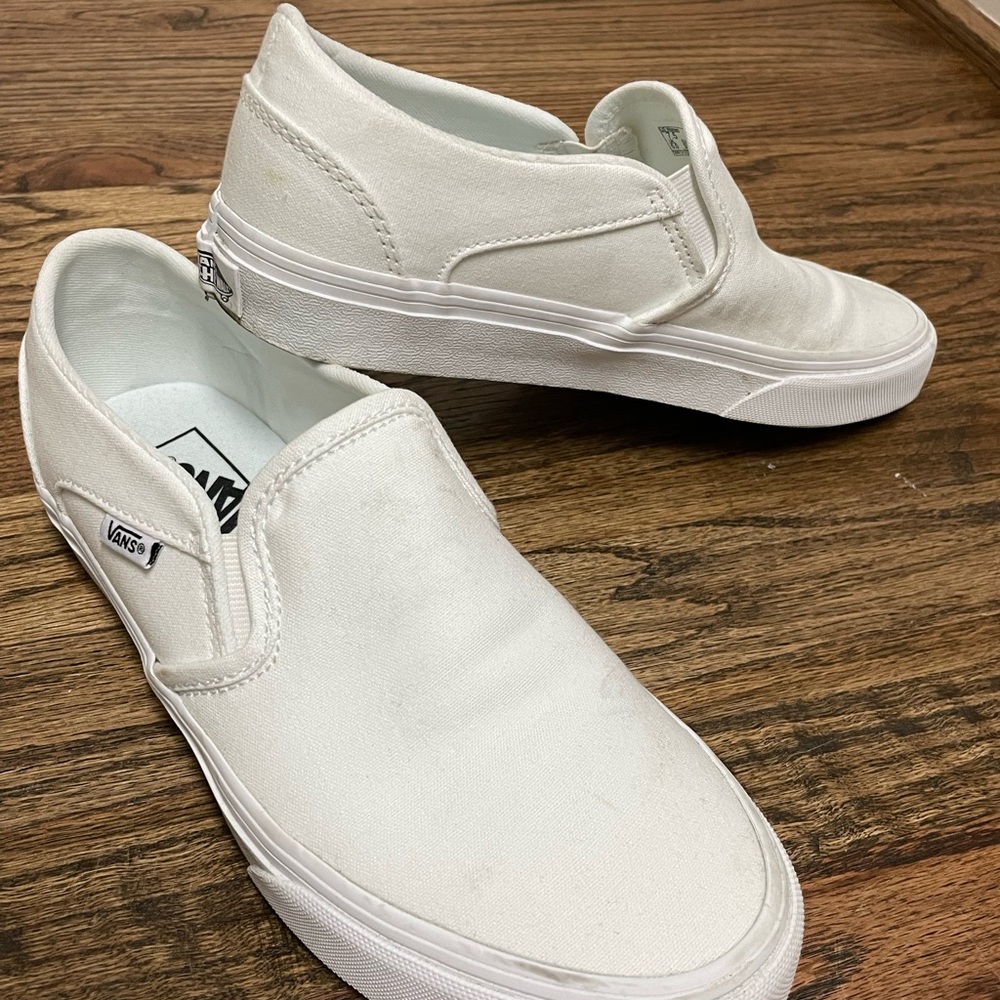 Woman’s White Canvas Asher Vans 7.5. Gently used condition, but some scuffing.